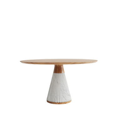 Elegante tavolo con basamento in marmo con pregiata lavorazione plissé. Piano in legno di frassino.